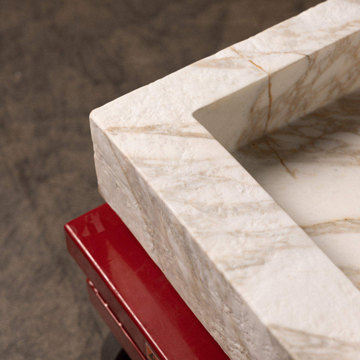 Calacatta Brushed 29"