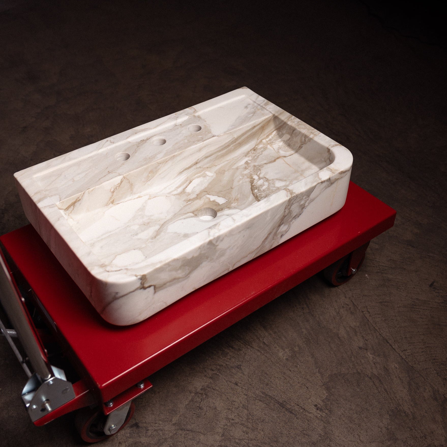 Calacatta Monet 26" x 17" x 5" - Castelli Marble