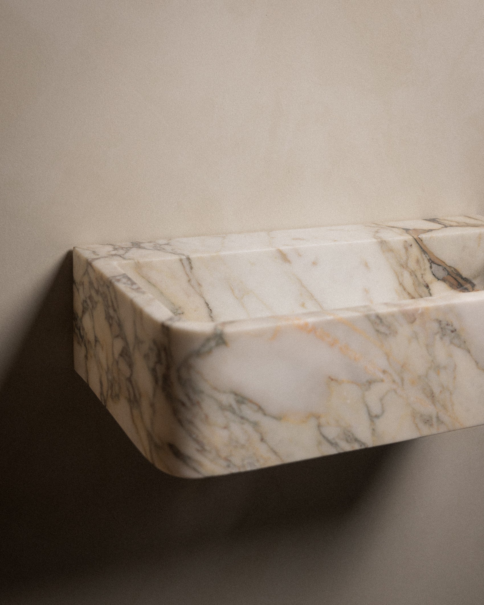 Calacatta Floating V2