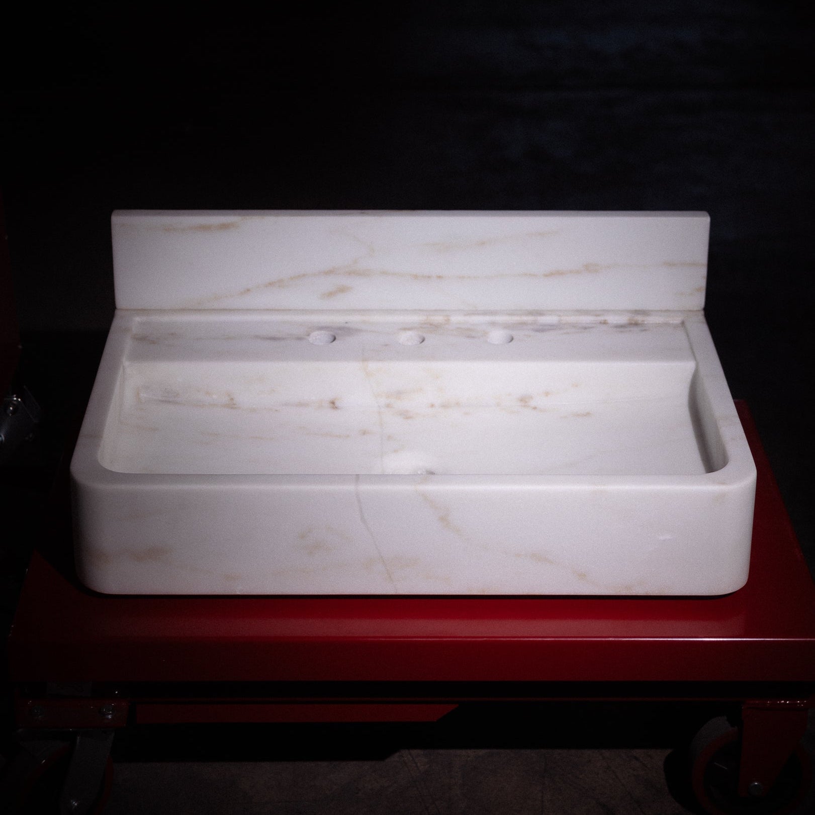 Colorado Calacatta Floating sink V1