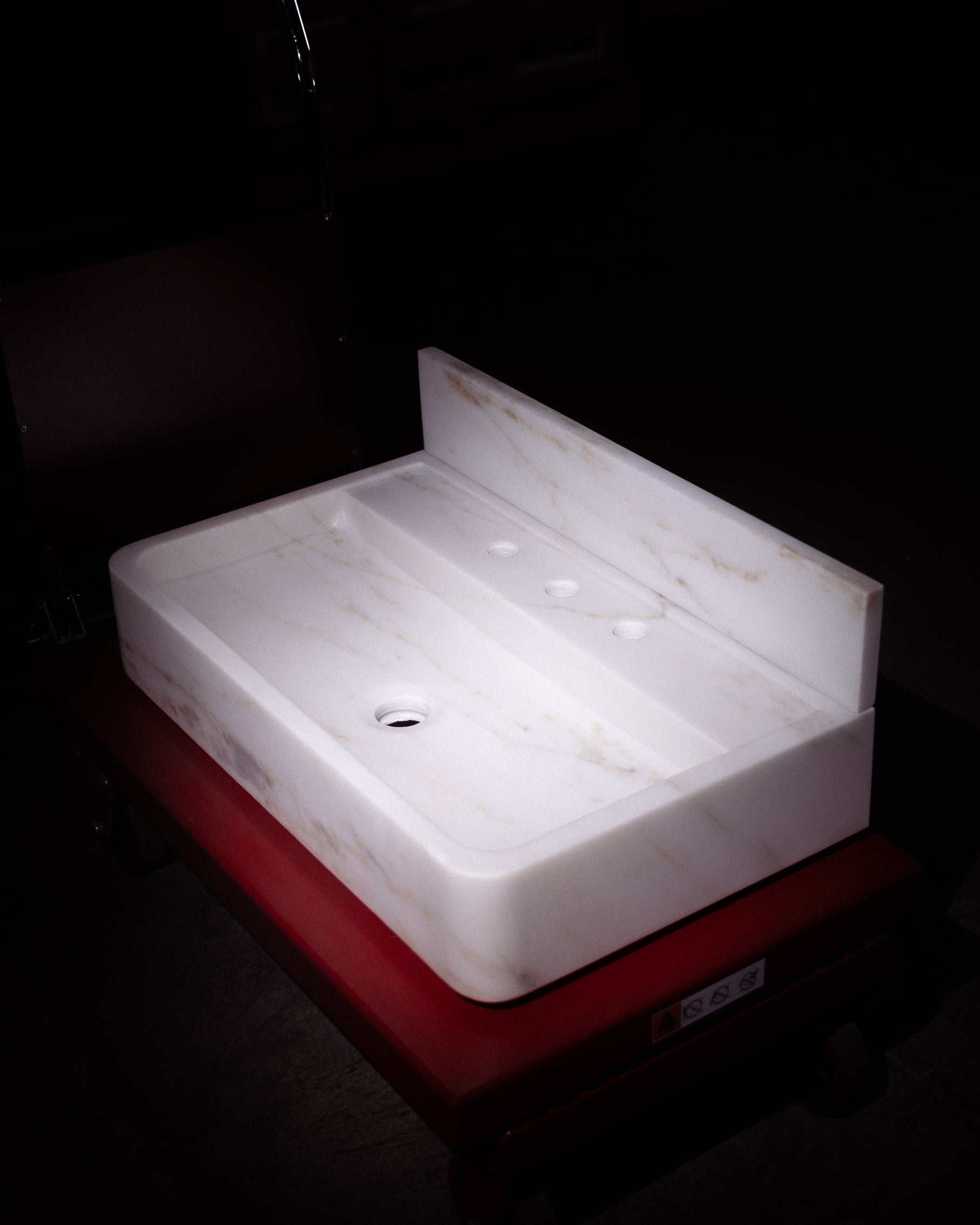 Colorado Calacatta Floating sink