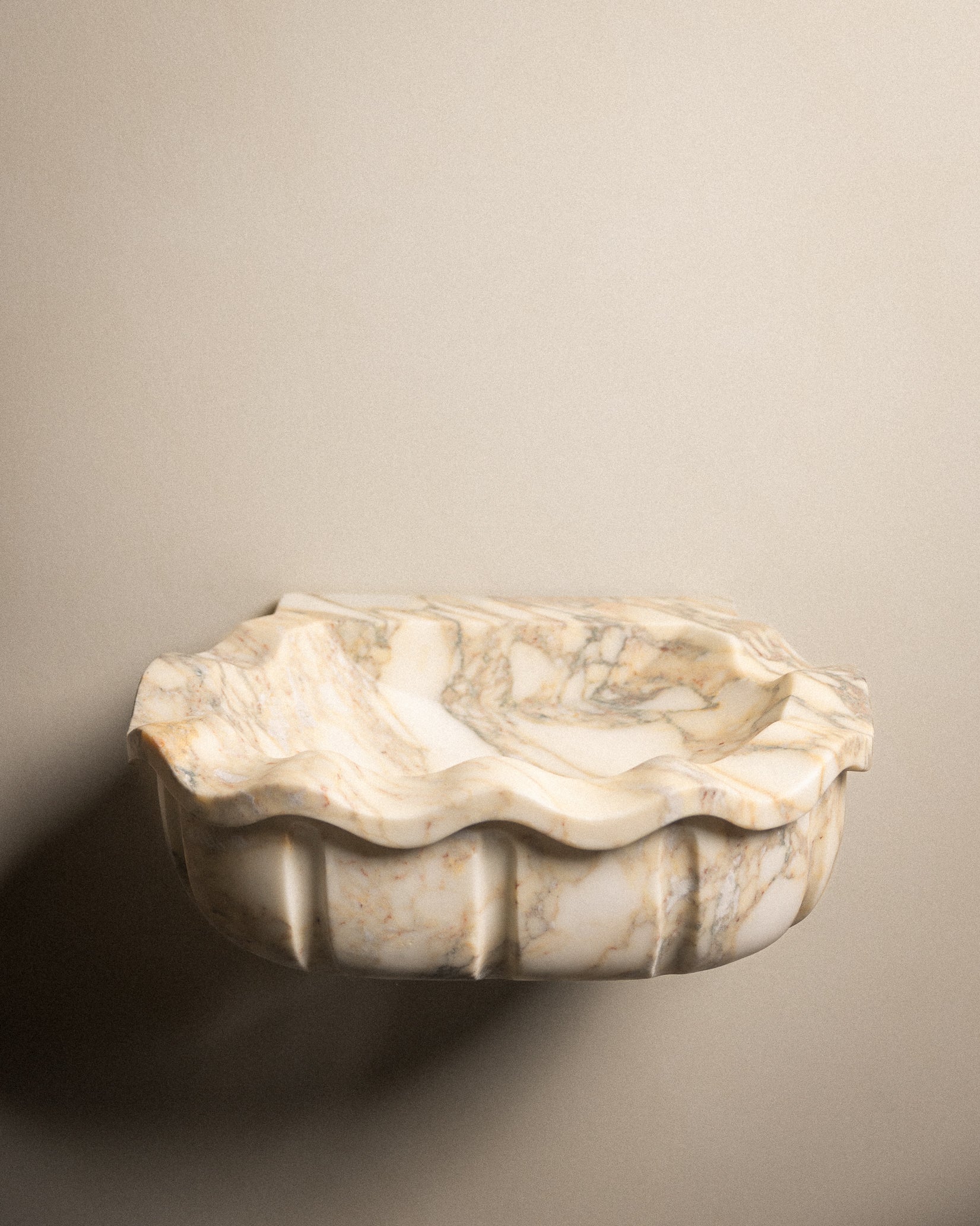 Calacatta Monet 20"seashell - Castelli Marble