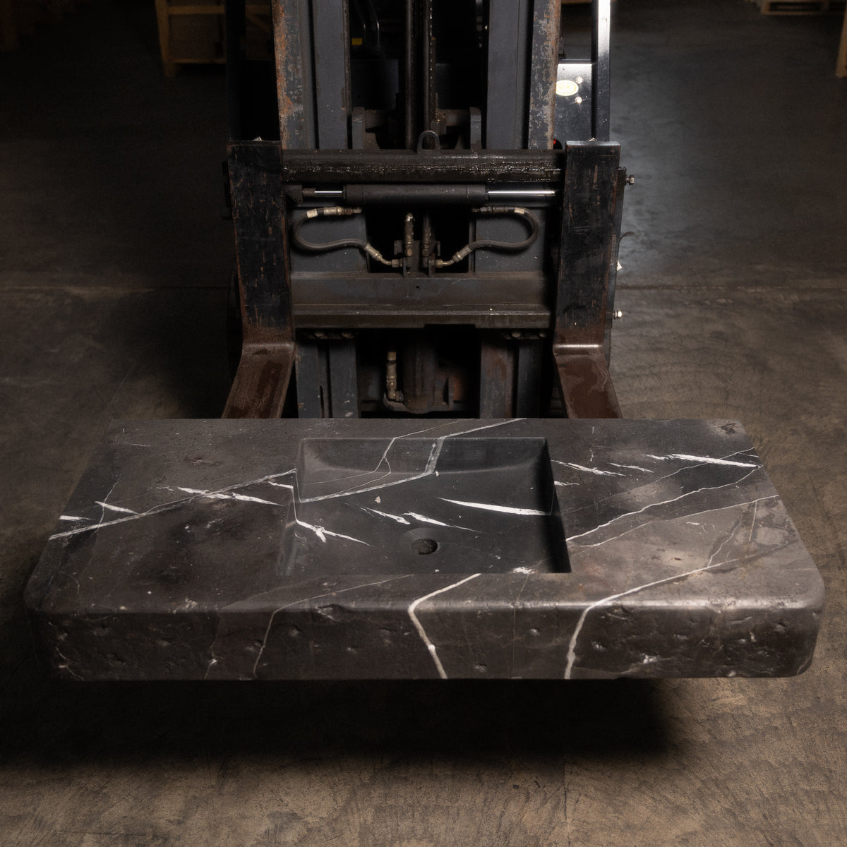 Nero Antiqued 48"
