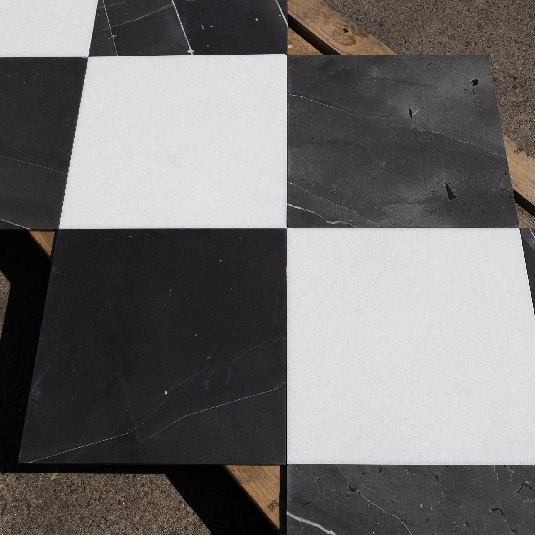 Nero & Glacier White 16"x16" Honed Checkered