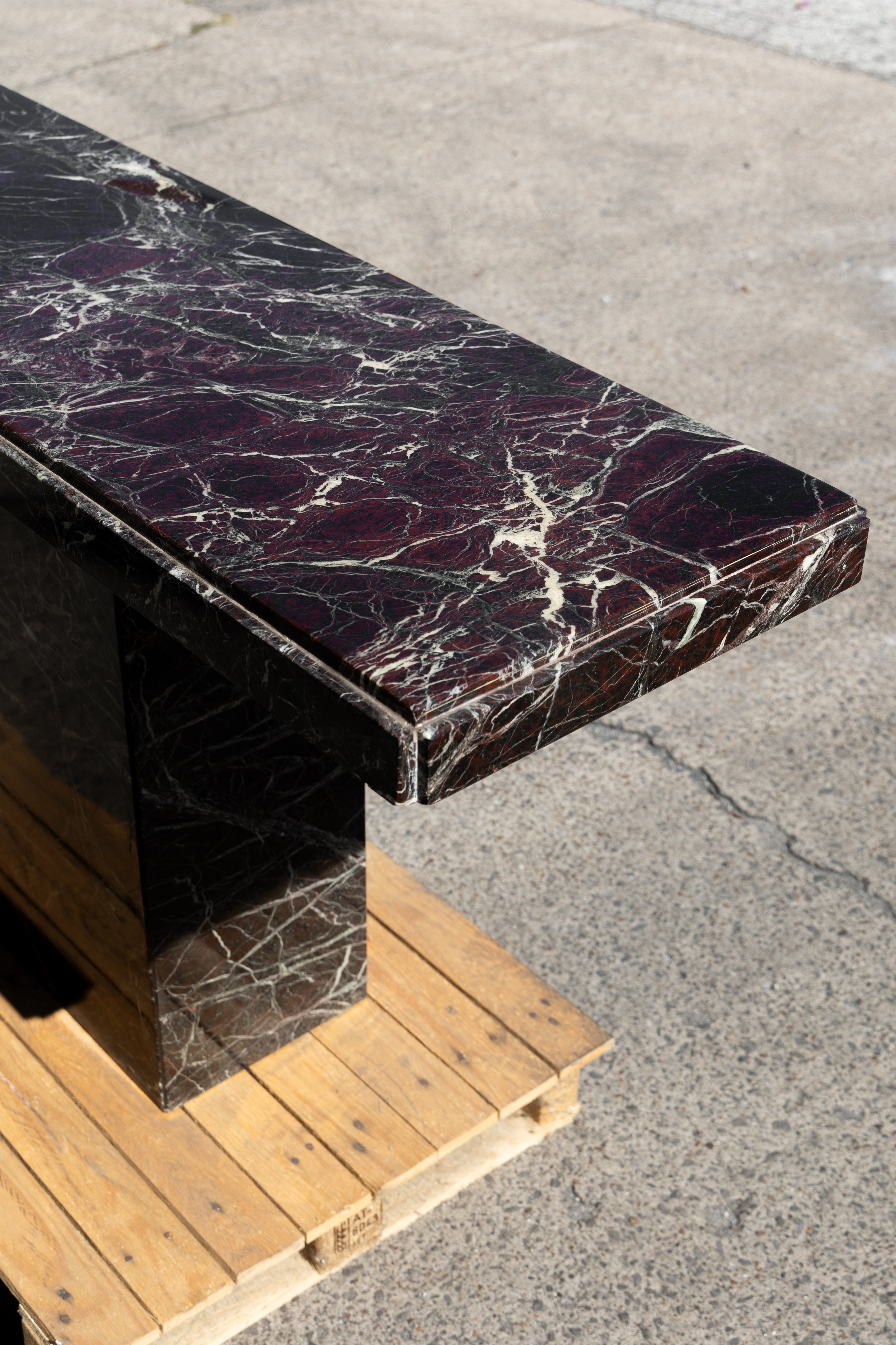 rosso levanto table