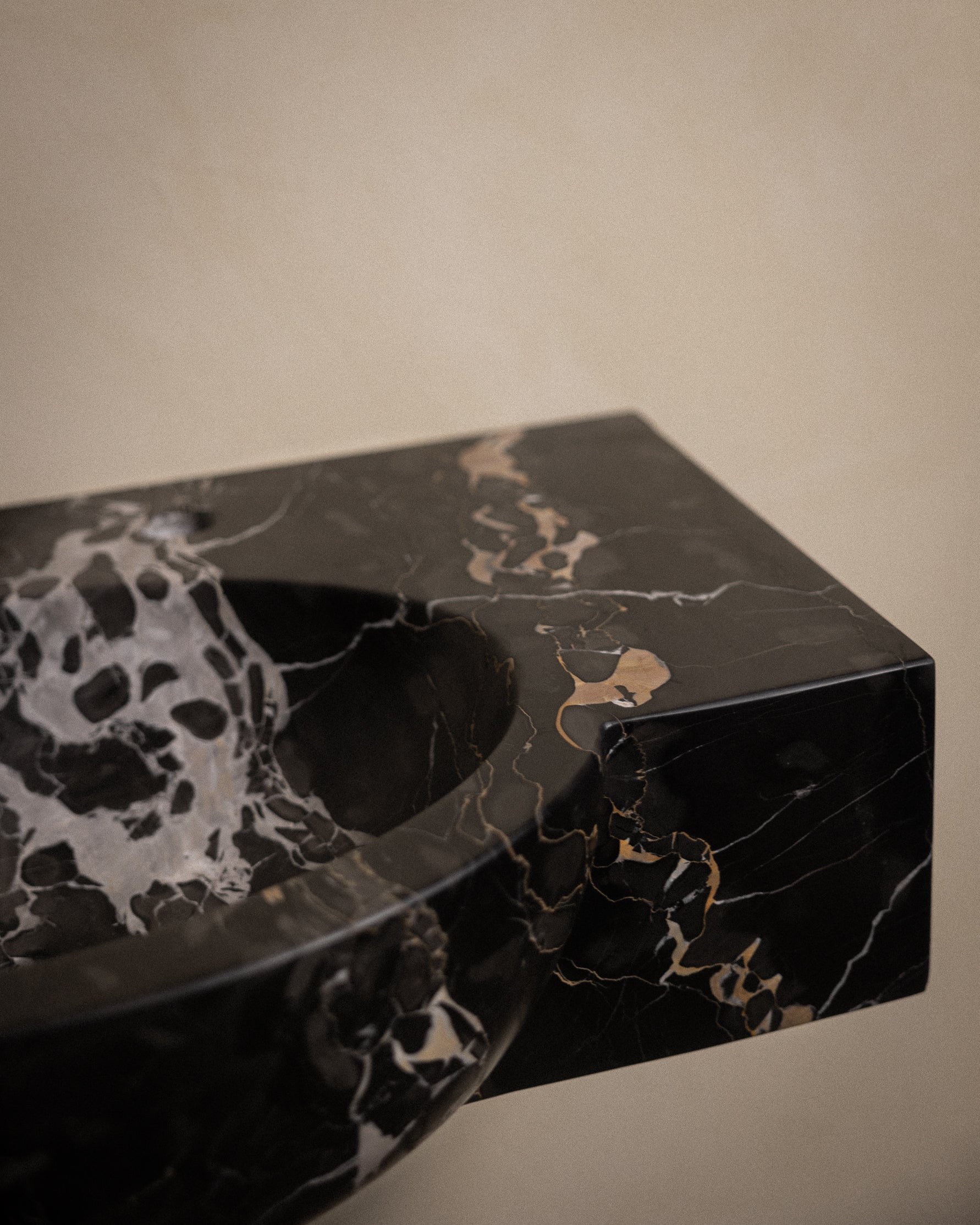 Porto Oro floating marble sink