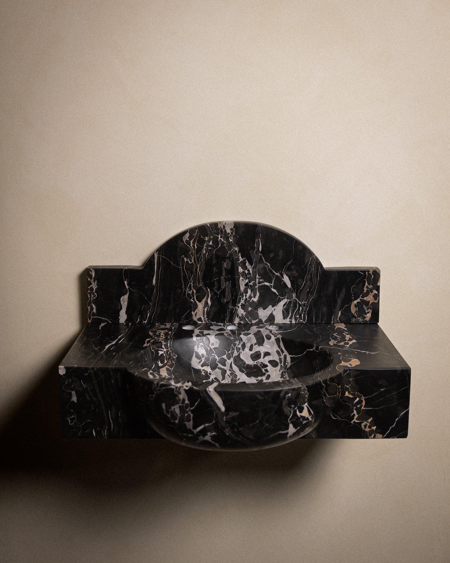 Porto Oro floating marble sink
