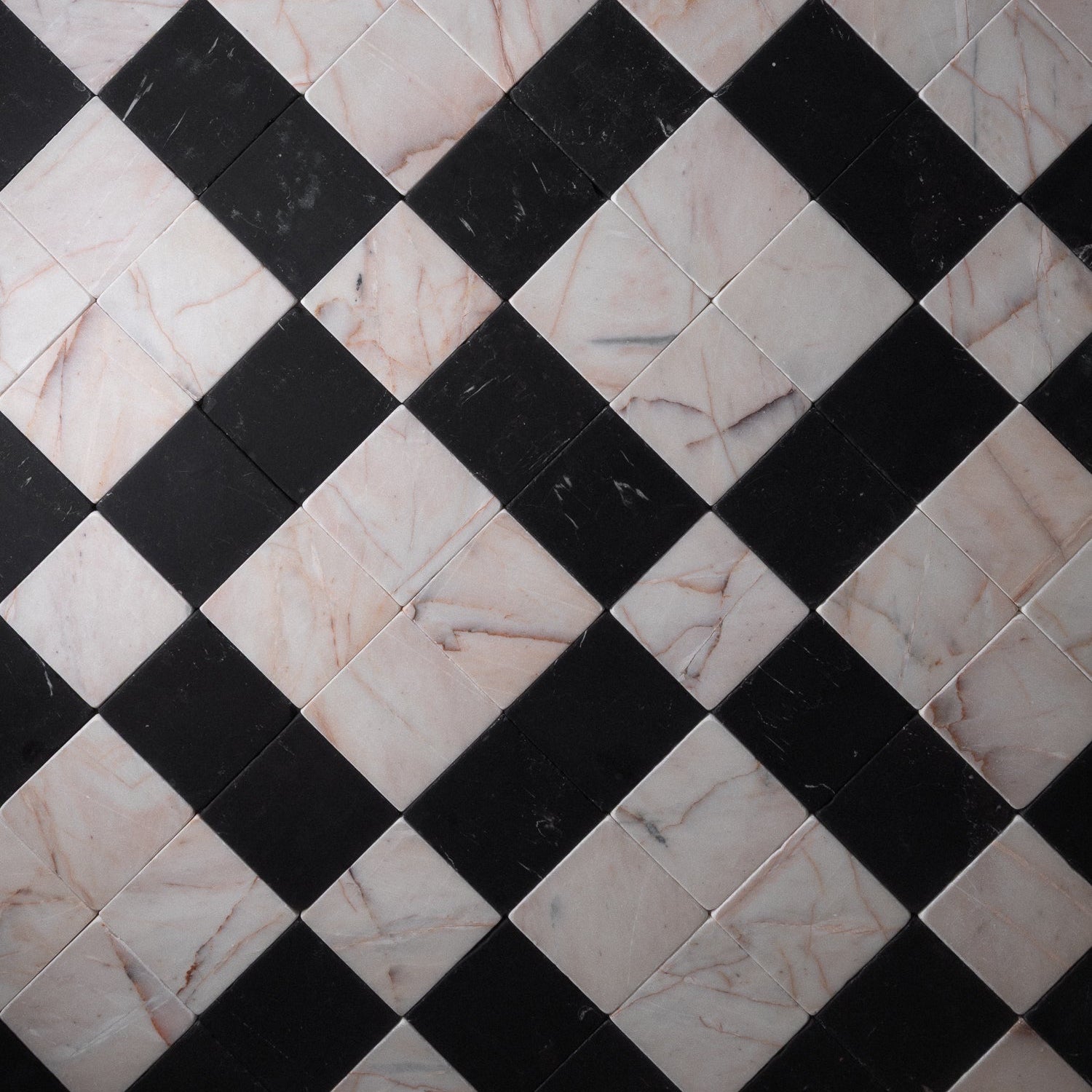 White #7 & Nero St. Gabriel 4"x4" Checkered Tumbled Marble