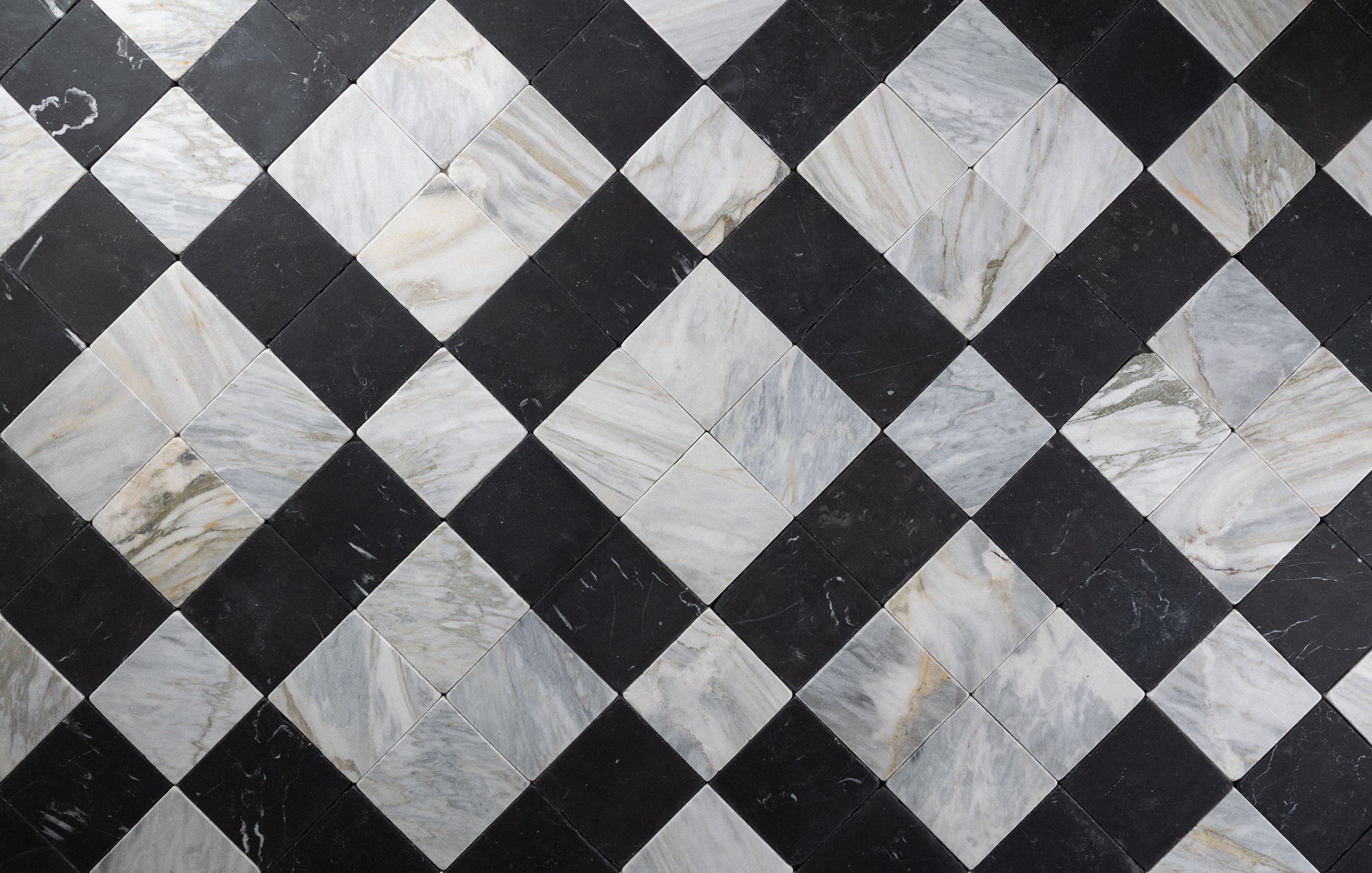 Calacatta Bluette & Nero 4"x4" Tumbled Pattern