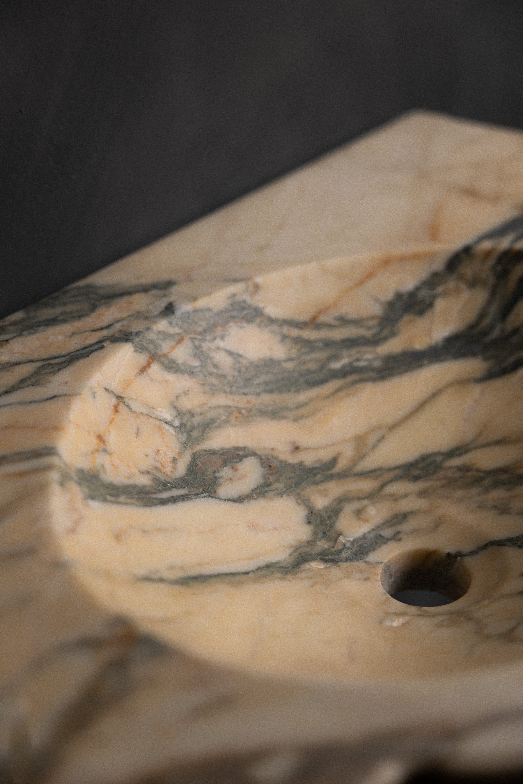 Calacatta Machia Vecchia Floating marble sink 