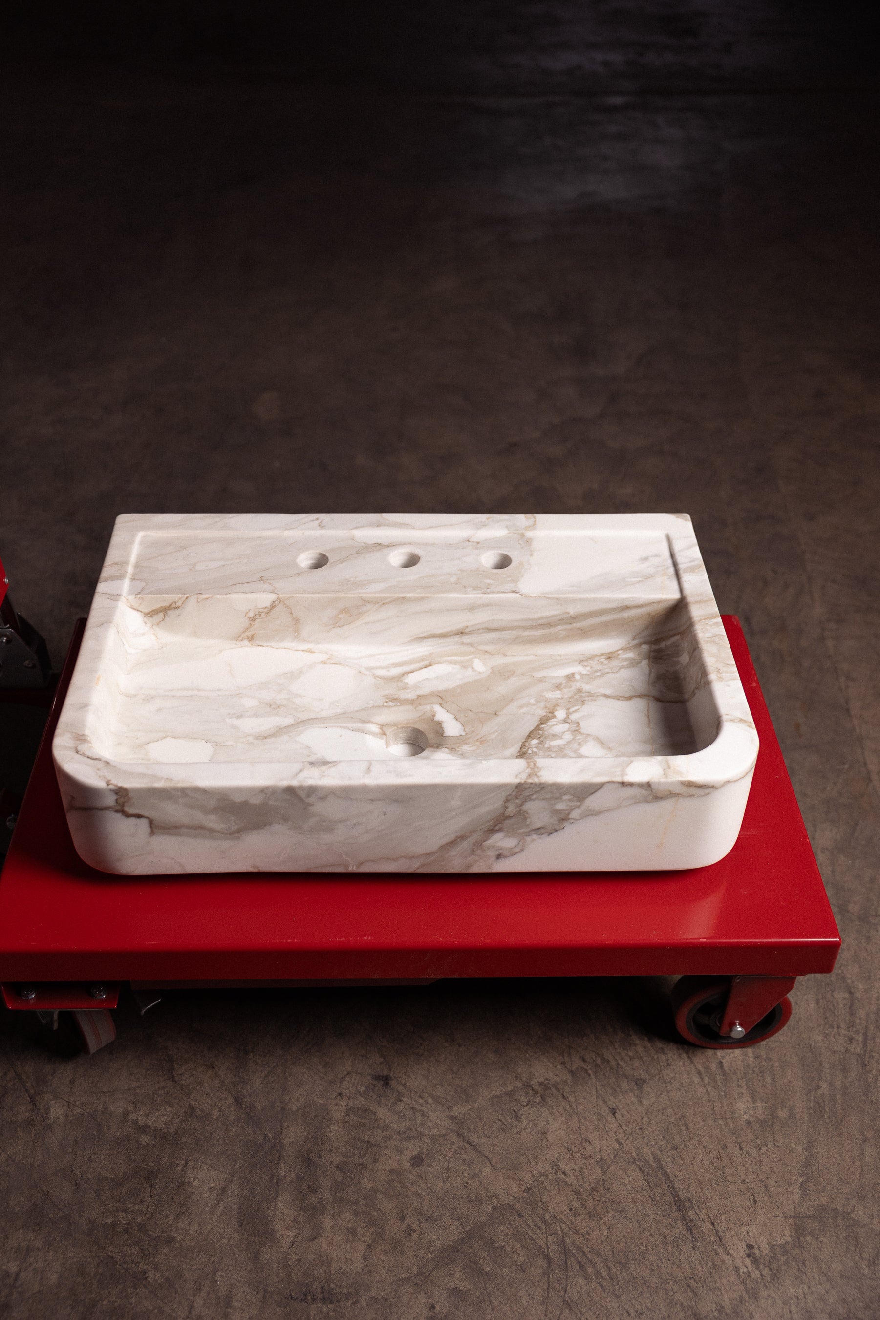 Calacatta Monet 26" x 17" x 5" - Castelli Marble