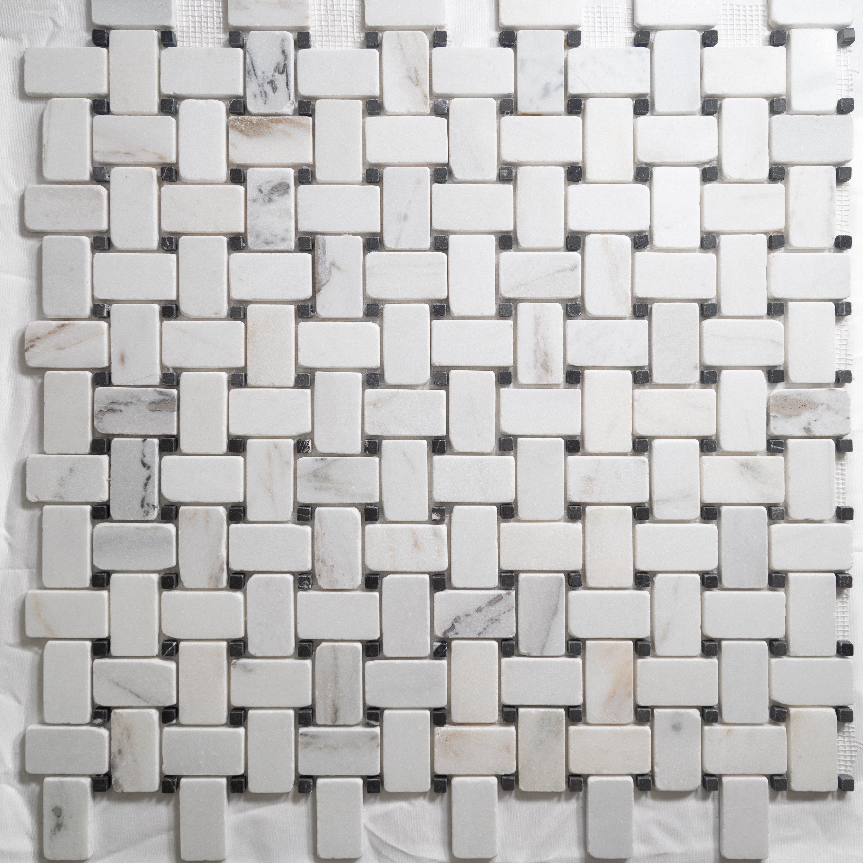 Colorado Calacatta / Nero Basket Weave