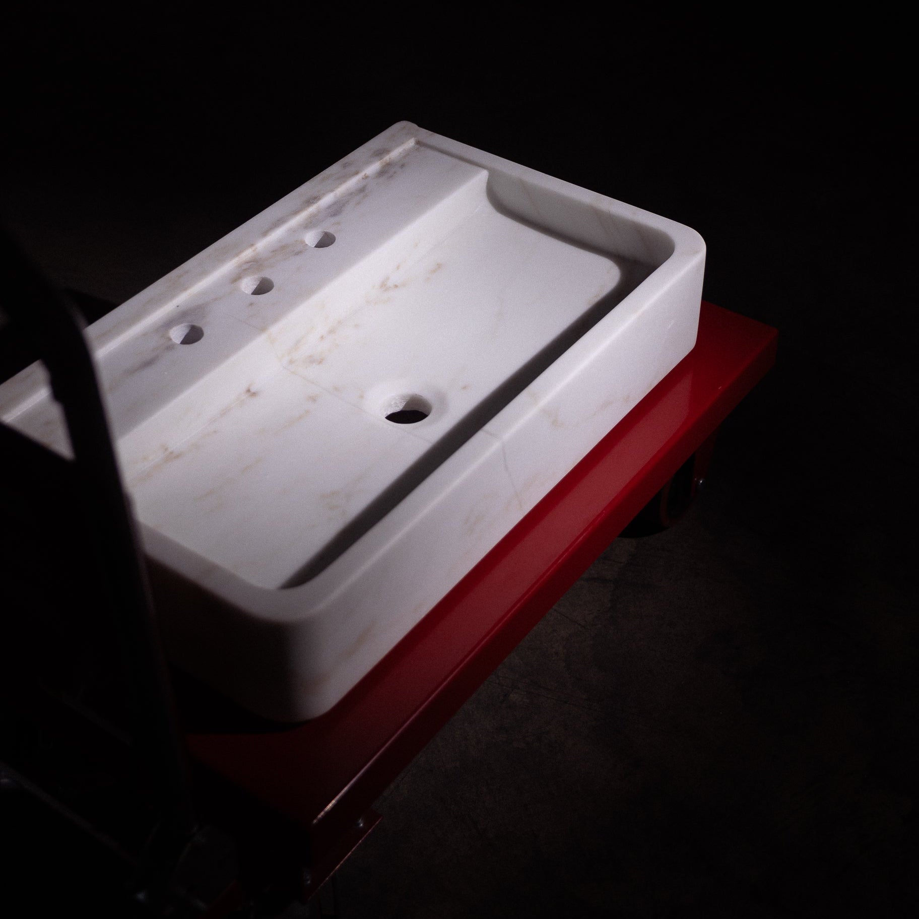 Colorado Calacatta Floating sink V1