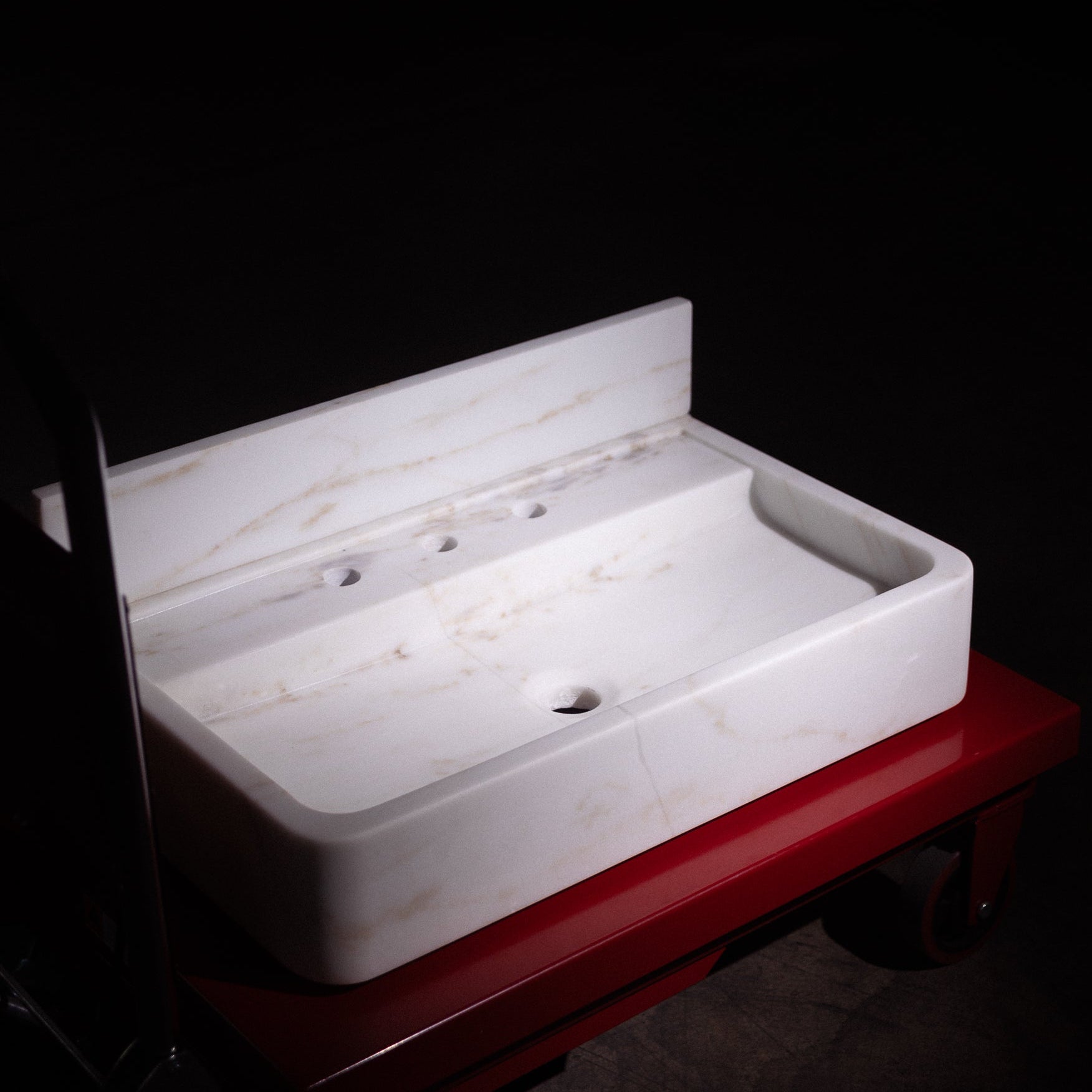 Colorado Calacatta Floating sink V1