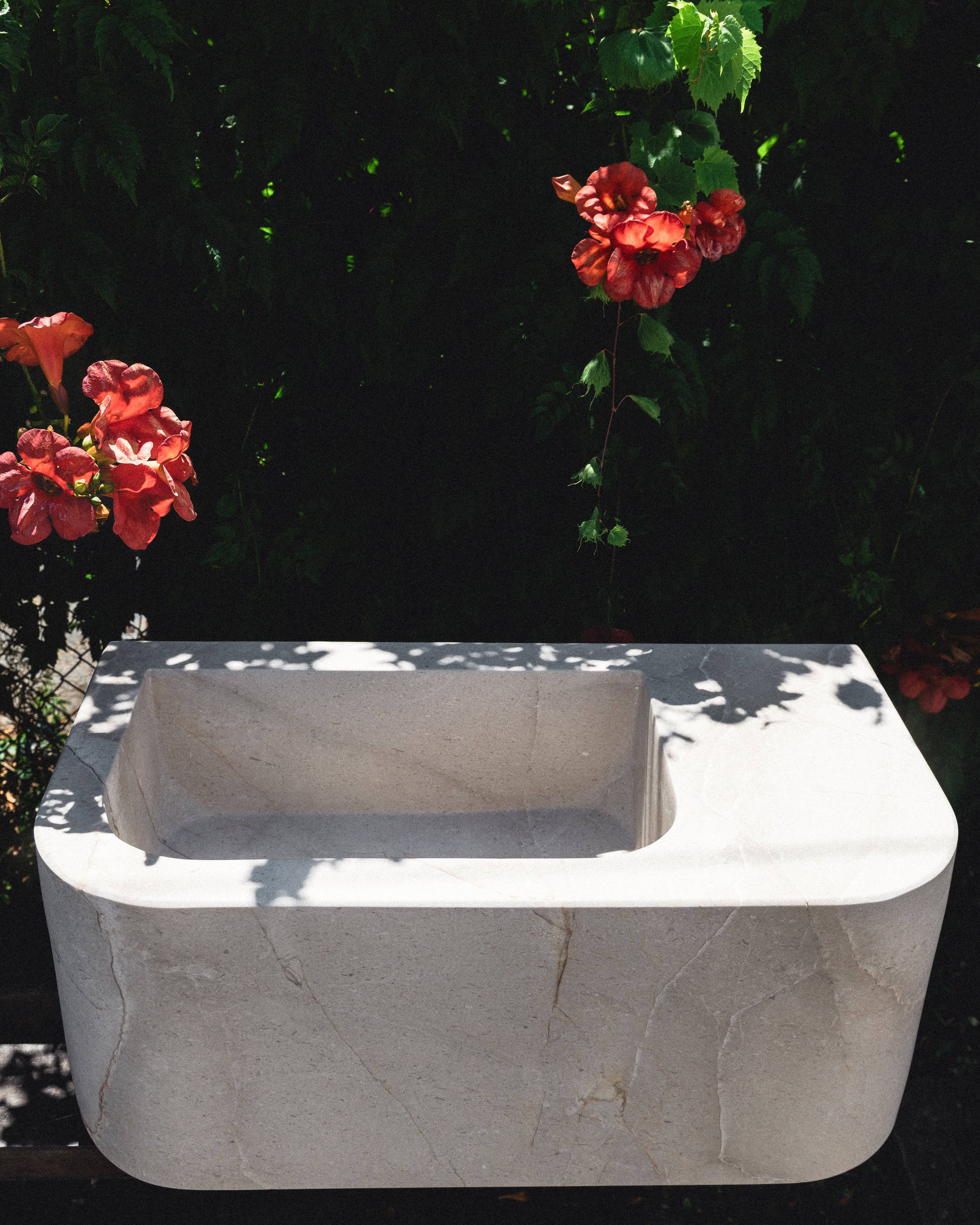 Crema Floating 28” x 15” x 12" - Castelli Marble