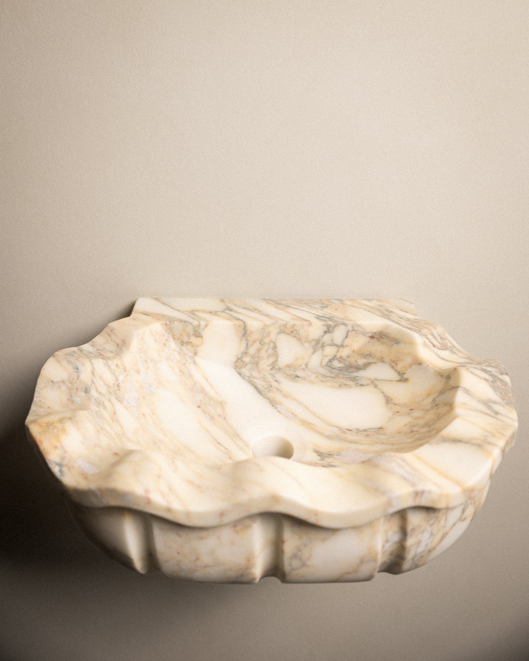 Calacatta Monet 20"seashell - Castelli Marble