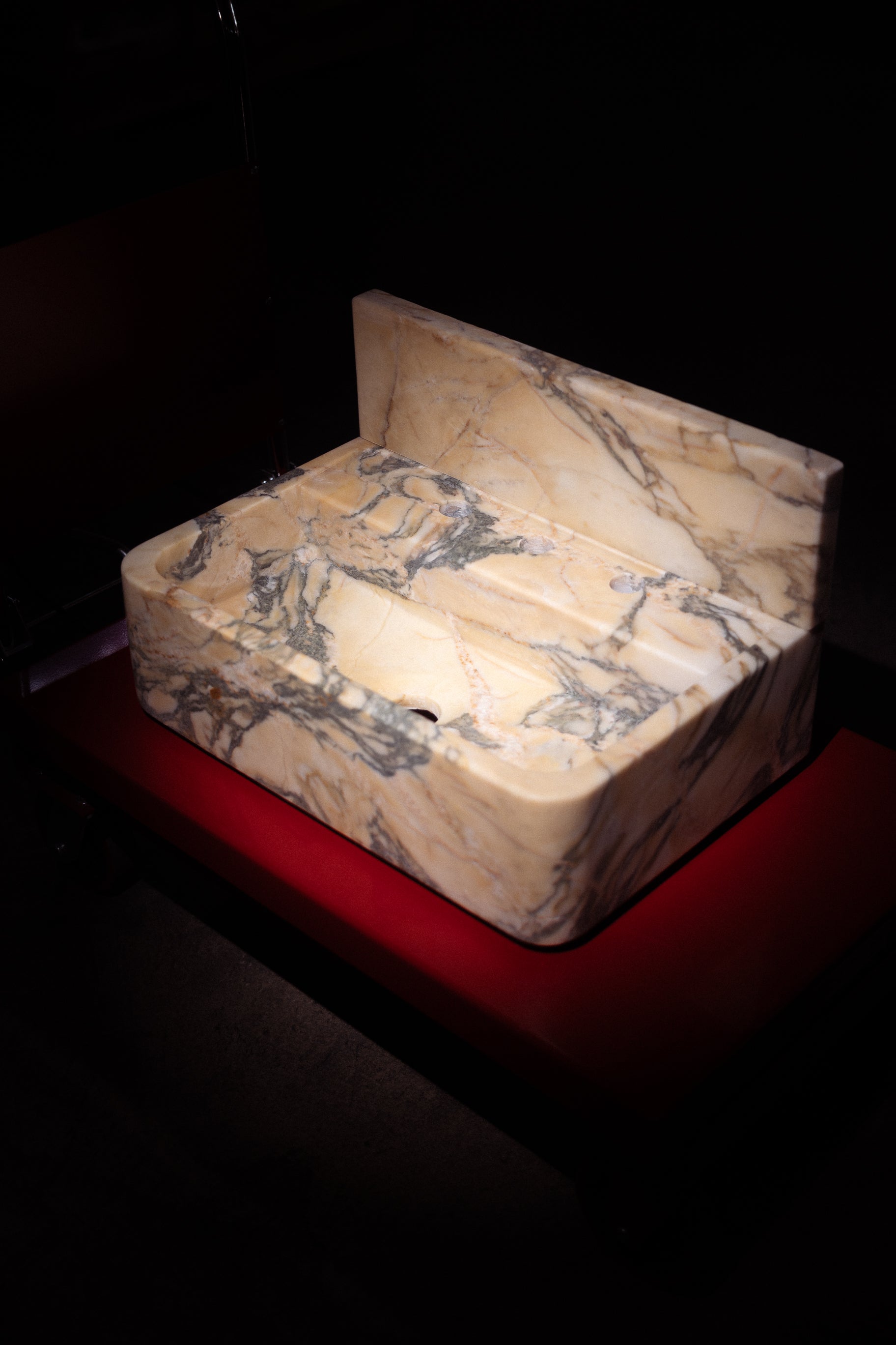 Calacatta Machia Vecchia Floating sink - Castelli Marble