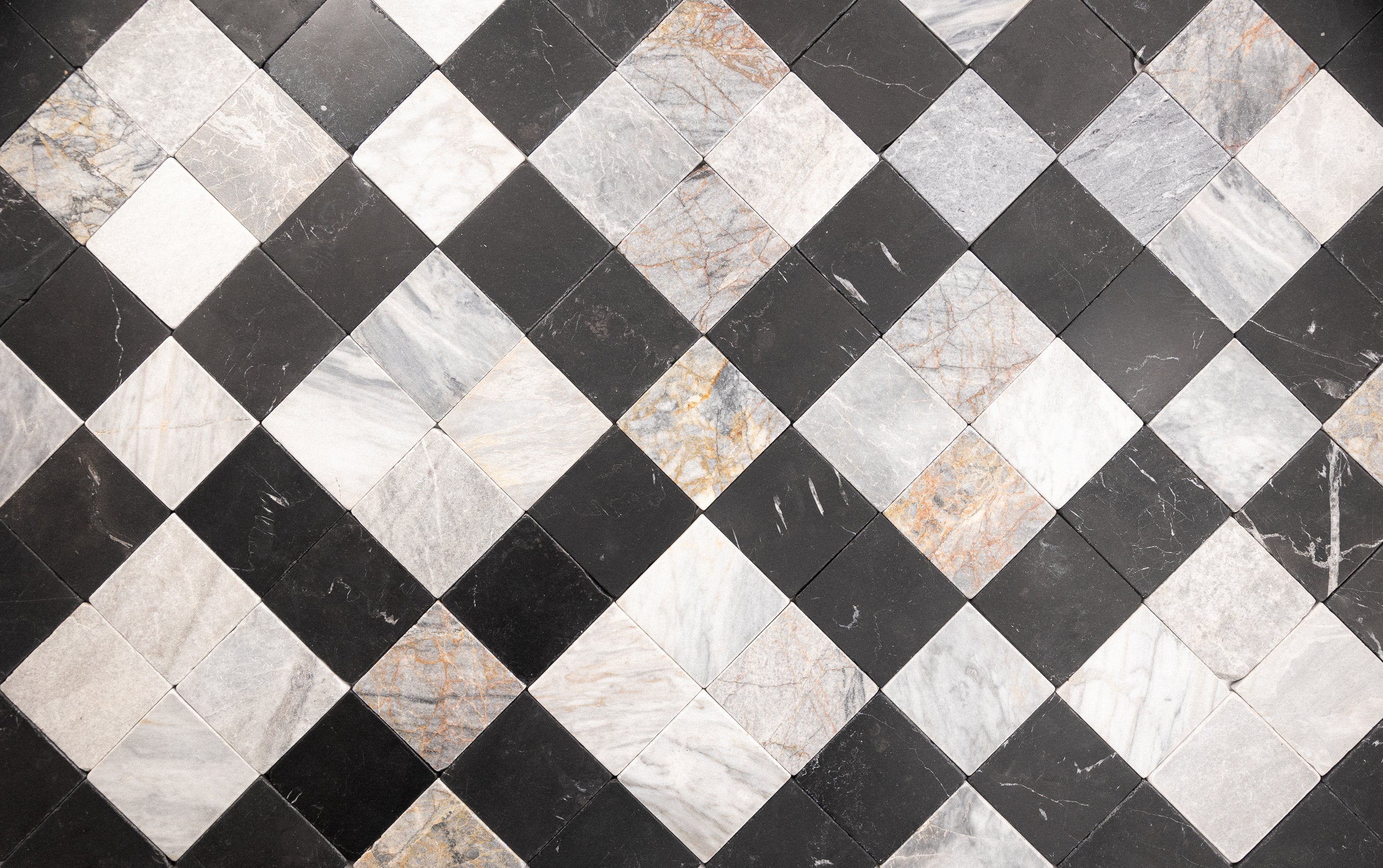 Tumbled marbled checkered pattern