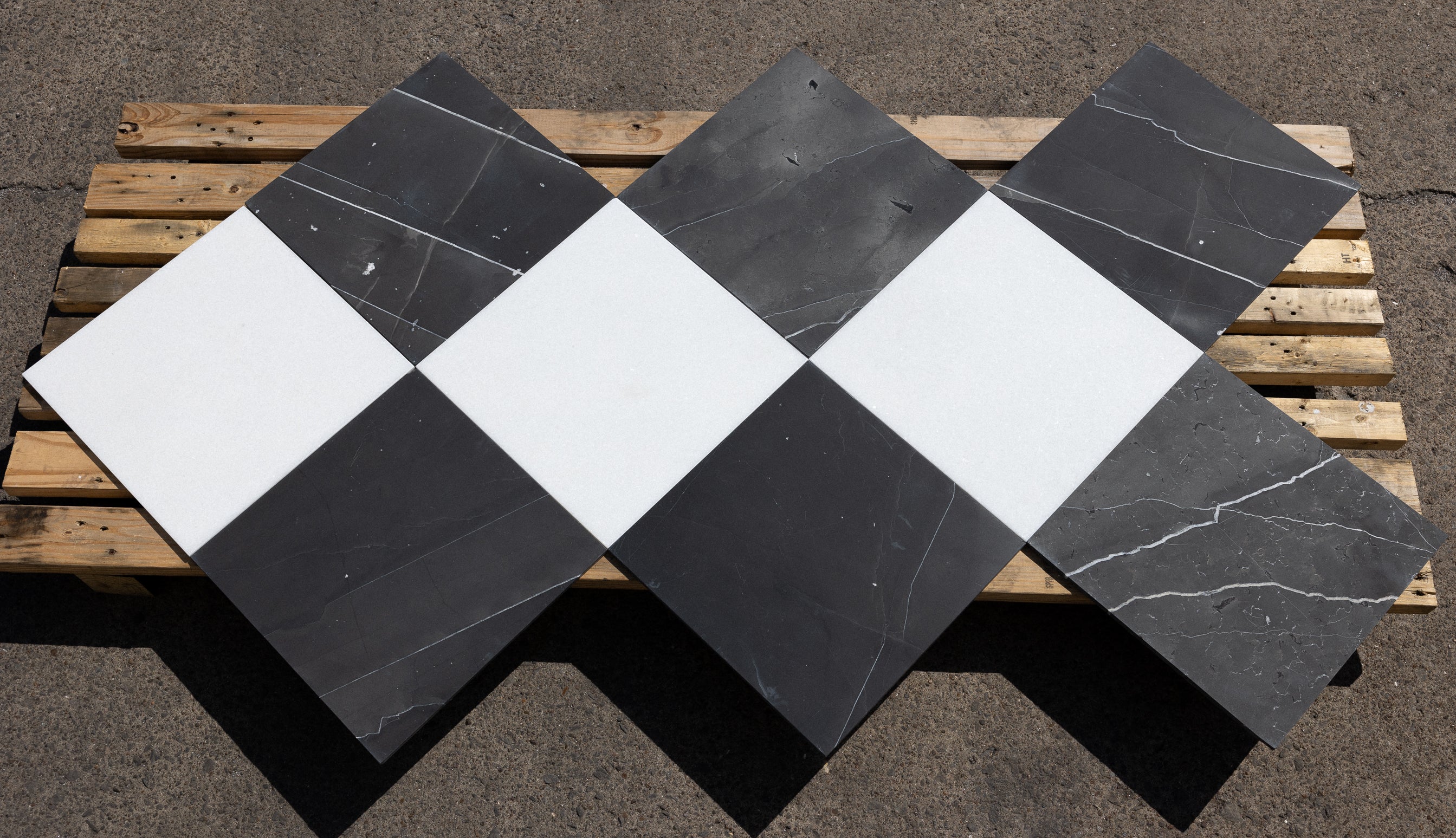 Nero & Glacier White 16"x16" Honed Checkered