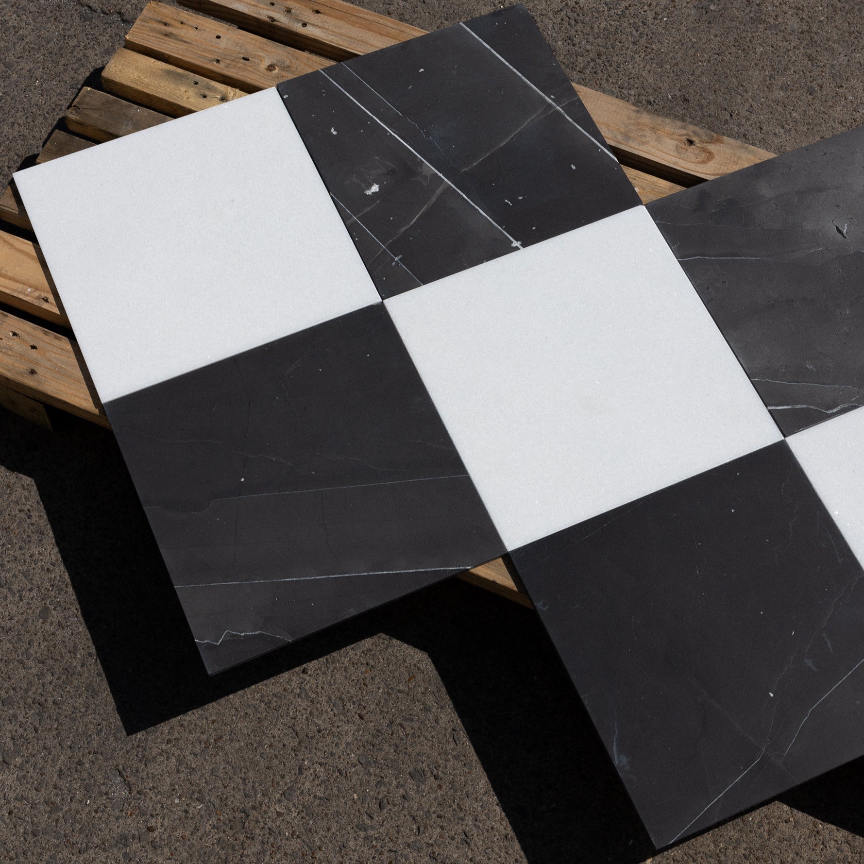 Nero & Glacier White 16"x16" Honed Checkered