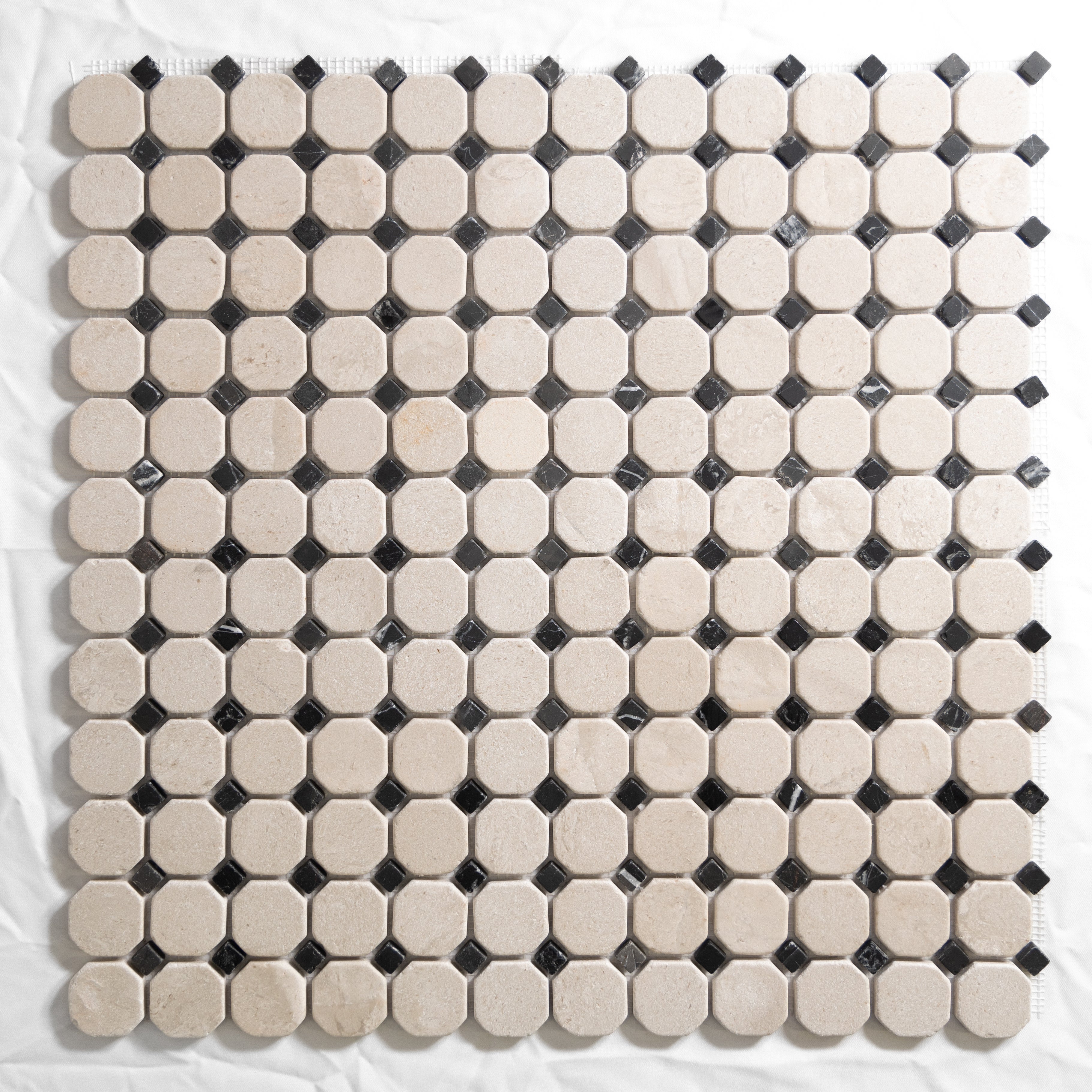 Sierra Limestone / Nero Octagon Tumbled mosaic