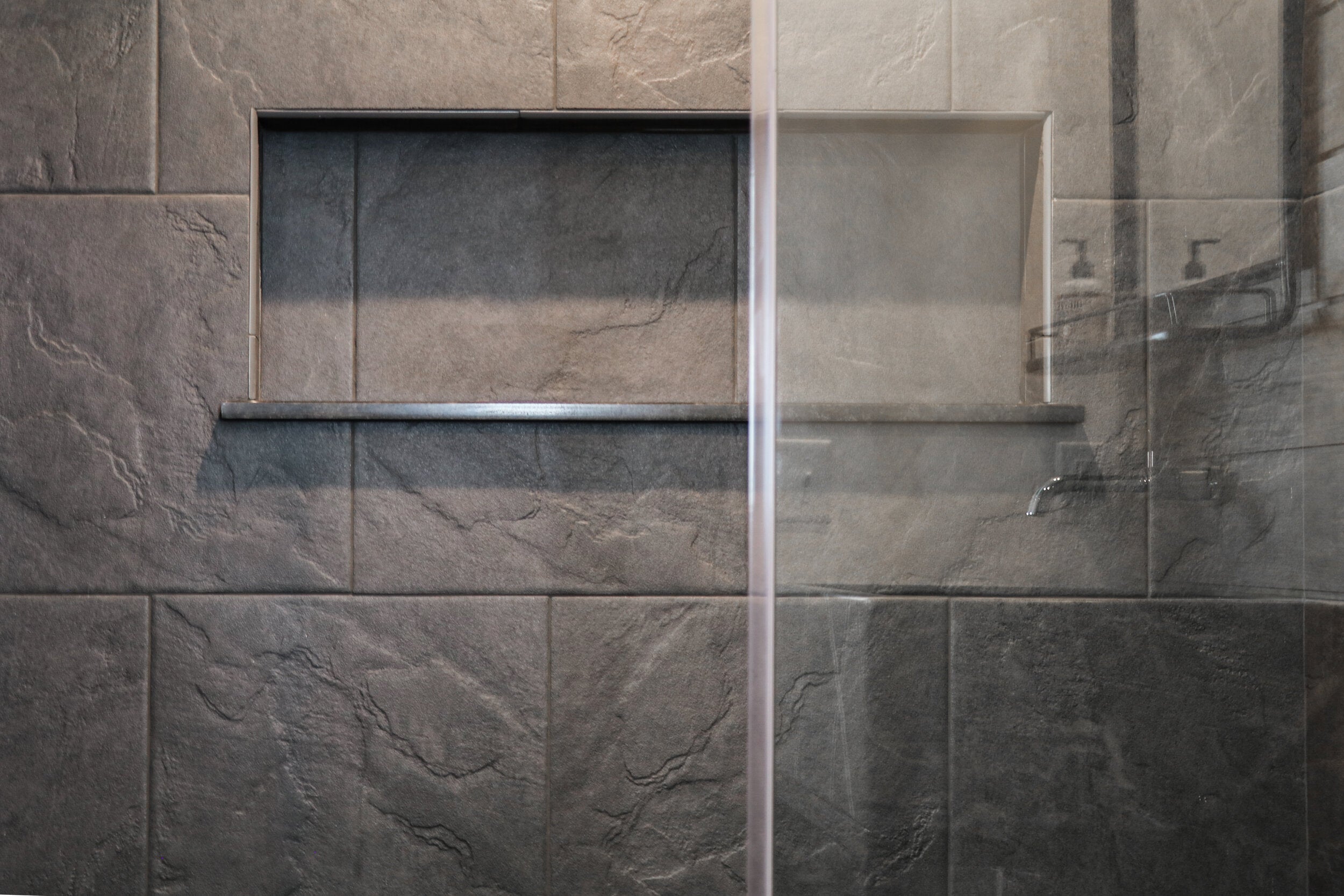 Black Granite Curb Marble Shelf for Bathroom