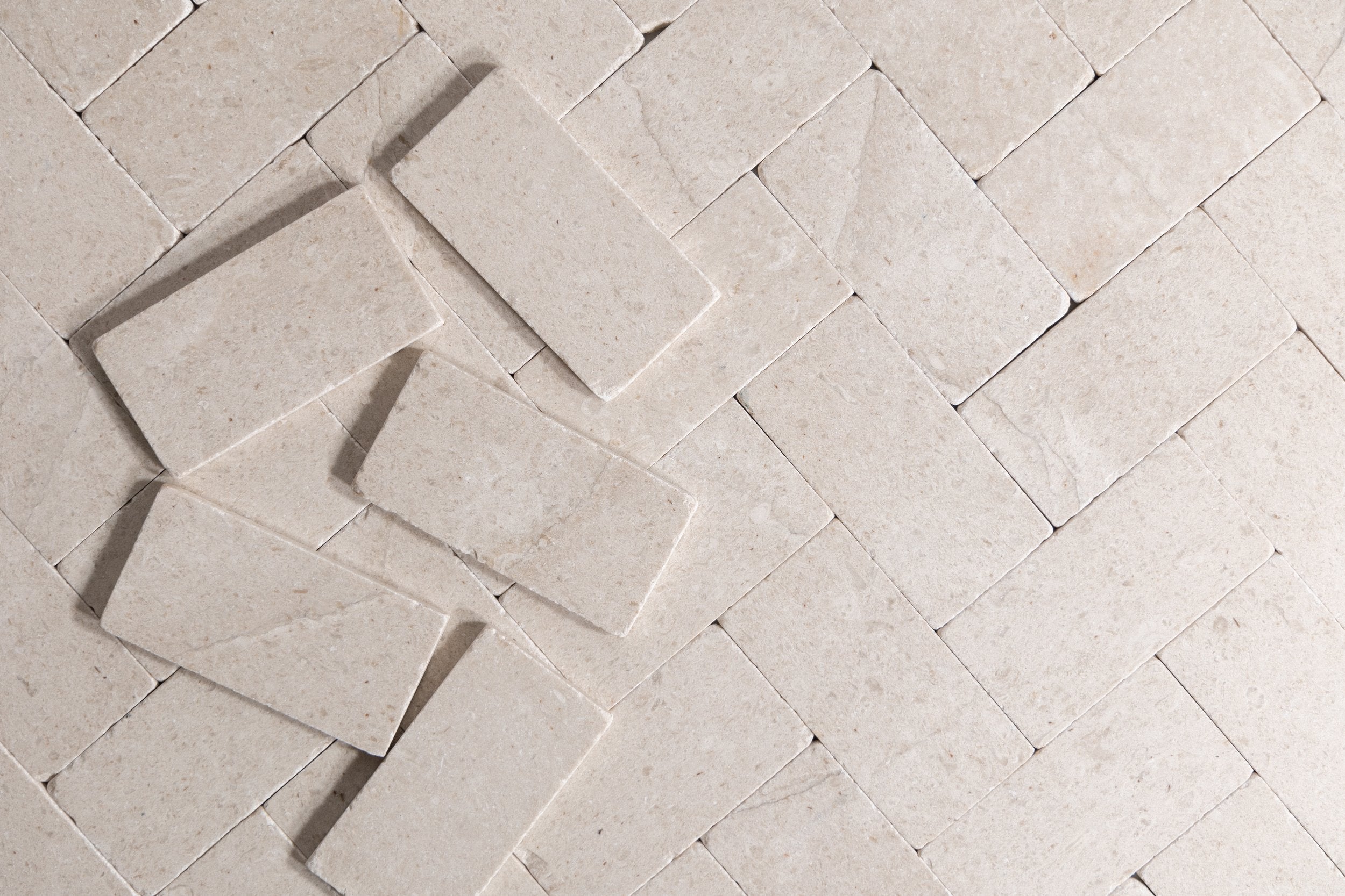 Sierra Limestone tumbled tiles 