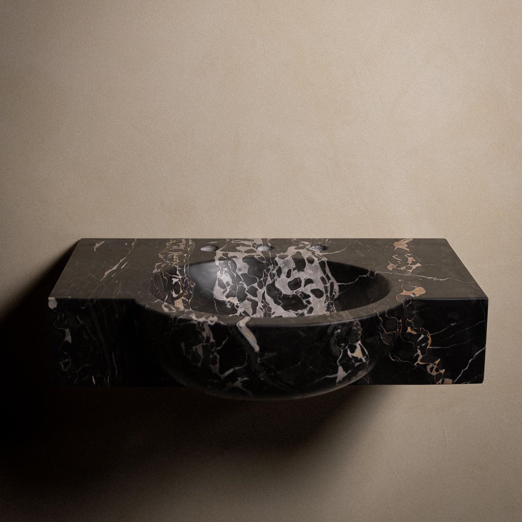 Porto Oro floating marble sink 